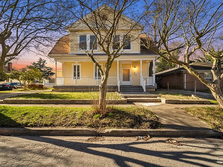 3027 Grandy Ave — Photo 1