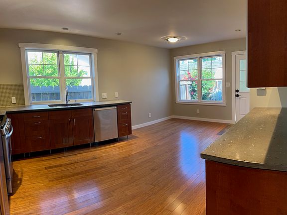 Kitchen / dining nook