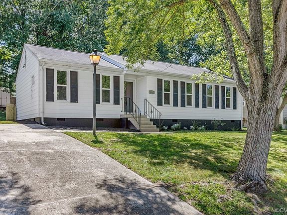 3rd image of 9042 Lost Forest Dr