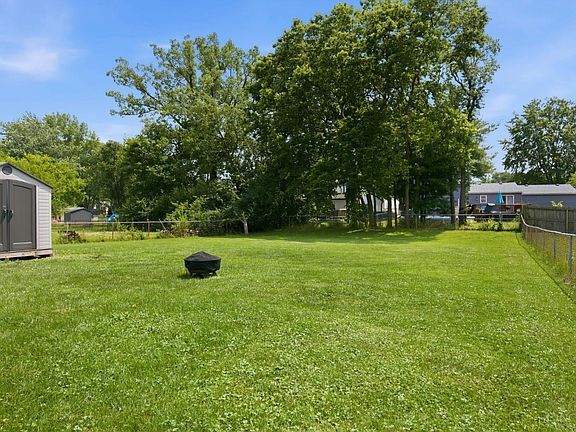 3rd image of 1281 Laura Ln
