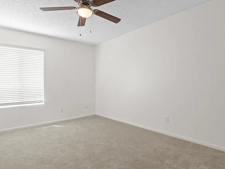 Four Winds Apartments — Photo 15