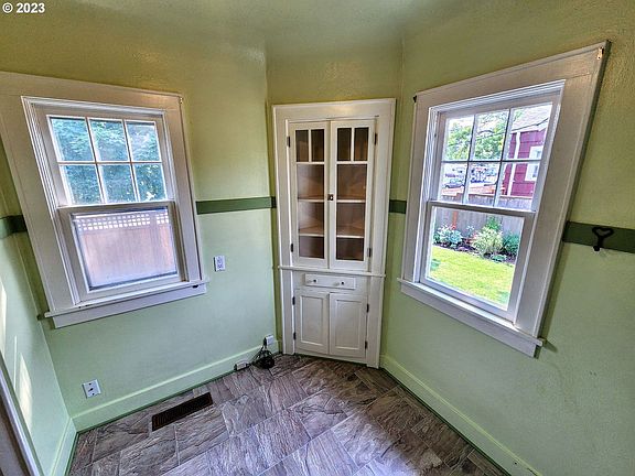5th image of 1125 5th St NE