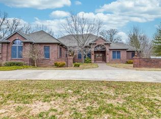 301 Coach Rd, Lebanon, MO 65536