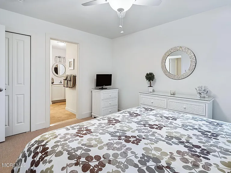 556 Riverside Dr — Photo 7