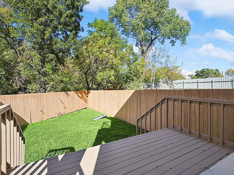 2347 Kings Rd — Photo 25