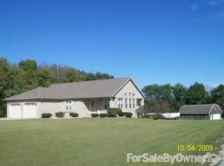 15080 Hollow Hills Dr, Bartelso, IL 62218