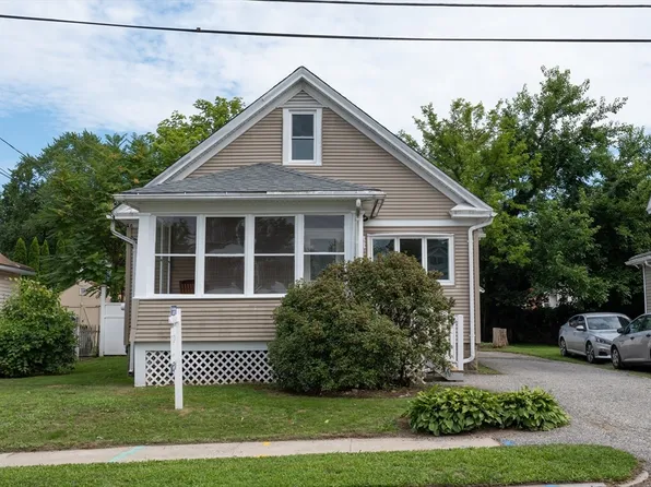 17 Bushwick Pl, Springfield, MA 01109
