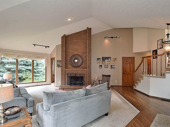 3rd image of 8015 E Woodview Dr