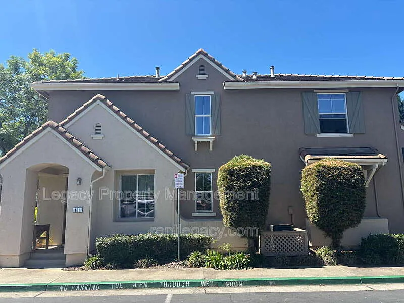 108 Esplanade Cir
