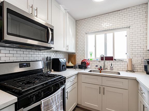 5th image of 1440 Thomas Ave APT 4