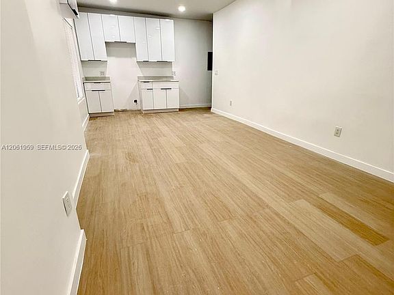 4th image of 125 SW 19th Ave #2