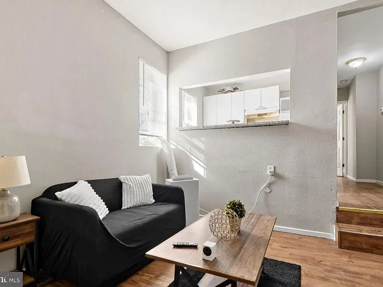 400 N Rose St #1 — Photo 2