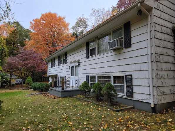 150 Wildwood Rd, Stamford, CT 06903