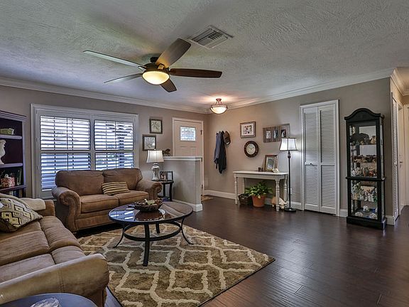 3rd image of 950 Country Club Ave