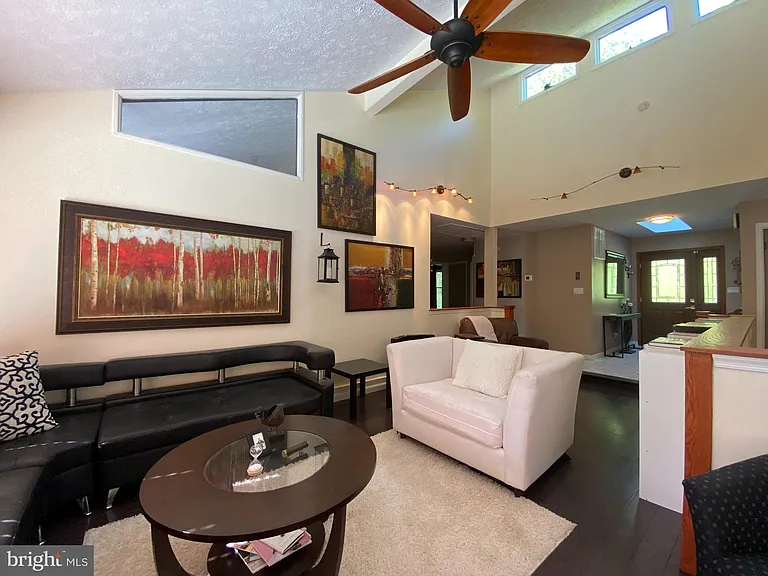 1251 Hinton Dr — Photo 25
