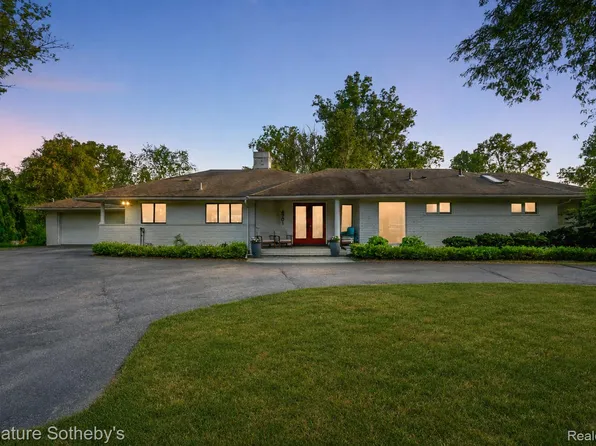 4701 W Maple Rd, Bloomfield Hills, MI 48301