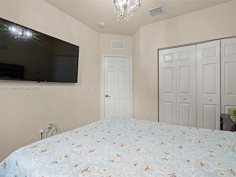 8825 NW 100th Pl — Photo 37