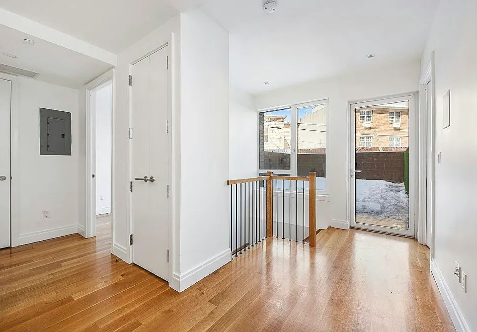 1st image of 1329 Myrtle Ave APT 1A