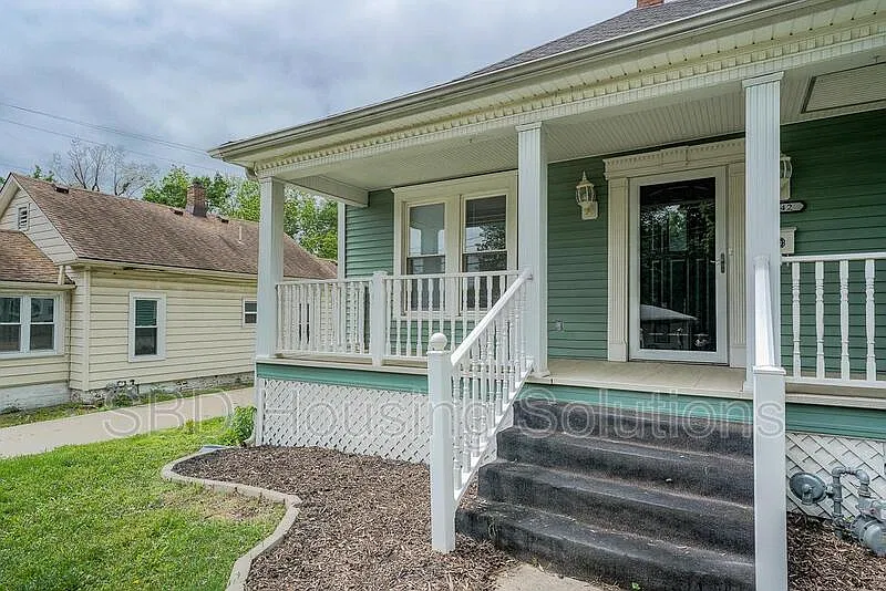 2 bed, 1.0 bath, $1,150 — Photo 3