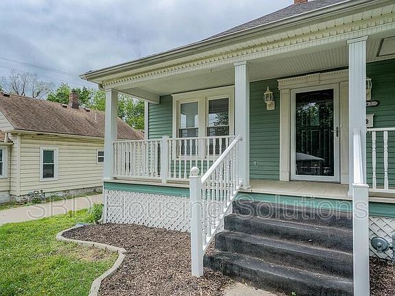 3rd image of 1542 S Willow Ave