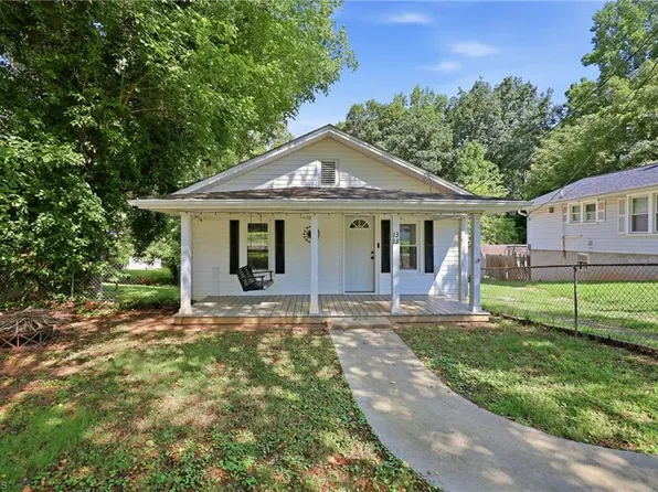 1313 Fairfield Dr, Winston Salem, NC 27127