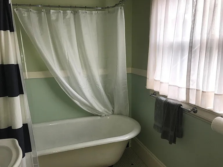 2nd Floor - Full Bath