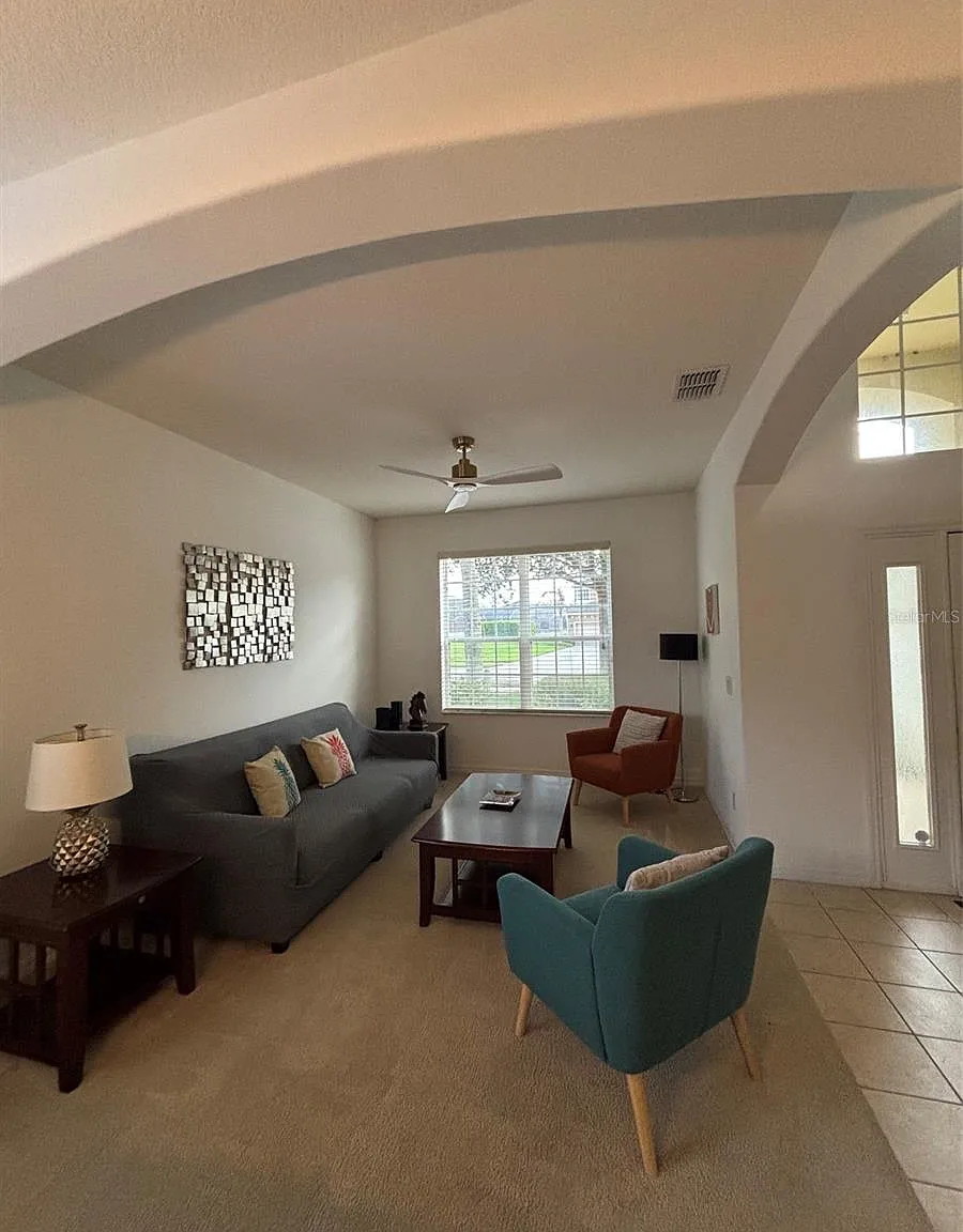 5 bed, 4.5 bath, 2820 sqft, $2,995 — Photo 3