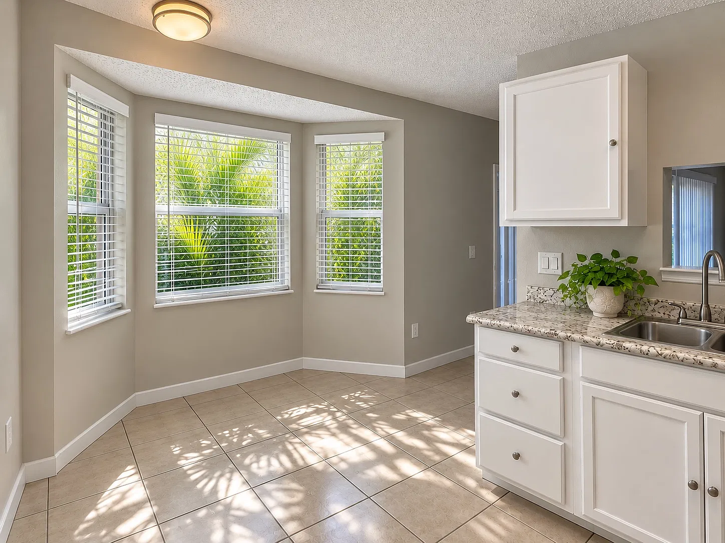 1136 Woodman Way — Photo 4