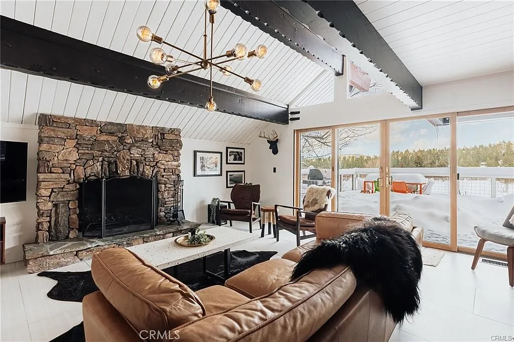 2 bed, 1120 sqft, $4,400 — Photo 3