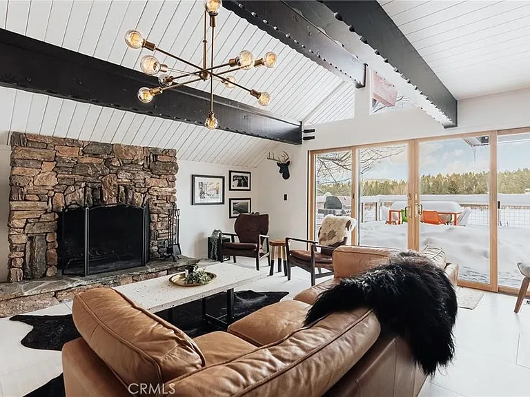 1021 Club View Dr — Photo 3