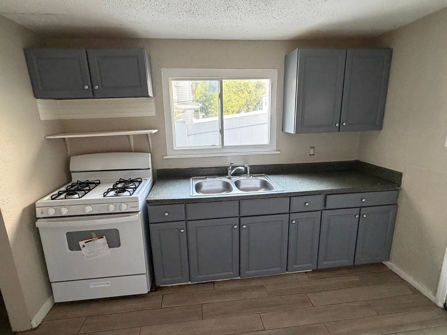 2 bed, $1,050 — Photo 1
