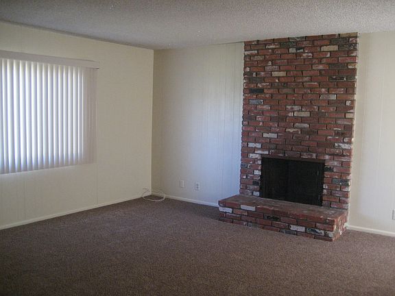 3rd image of 727 Pine Dr