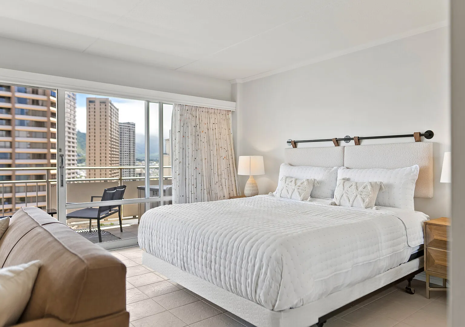 City View Ilikai Queen 1 BDRM Kitchenette and Pool — Photo 4