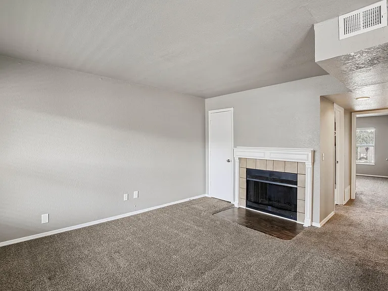 Hidden Hills Apartments — Photo 17