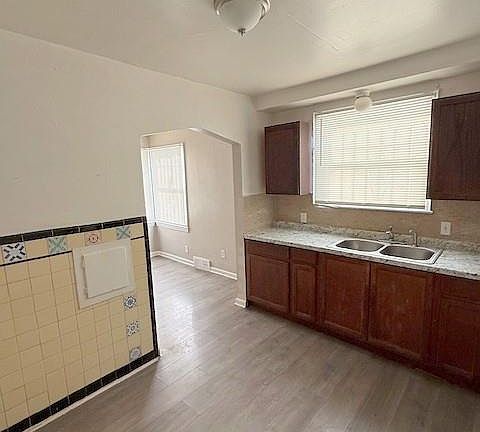 4th image of 12809 Kilbourne St