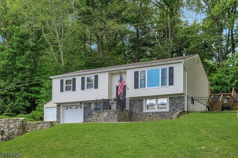 1st image of 3 S Hillside Dr