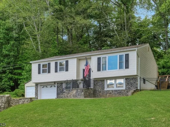 3 S Hillside Dr, Mount Olive Twp., NJ 07828