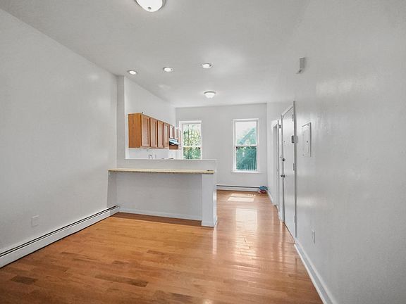 4th image of 297 Forrest St #3