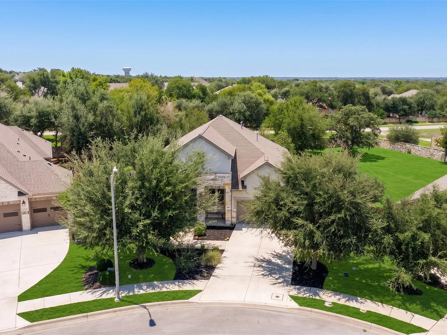 3 bed, 3.5 bath, 2747 sqft, $3,000 — Photo 3