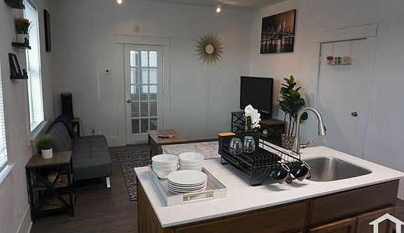 2nd image of 736 W 7th St #3