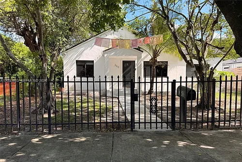 360 NW 40th St Photo 1