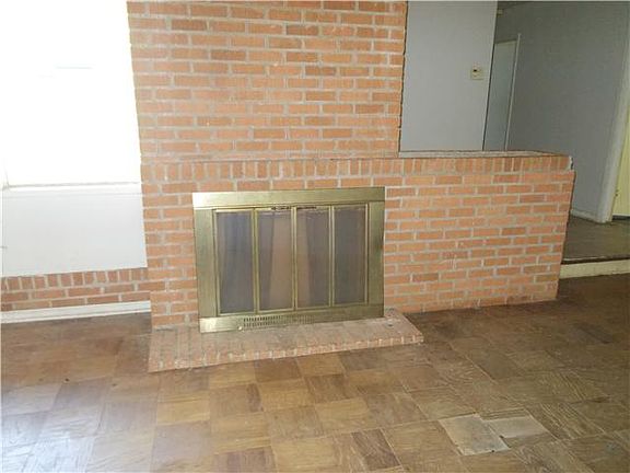 4th image of 2724 NE 18th St