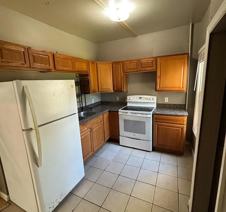 702 5th Ave #1