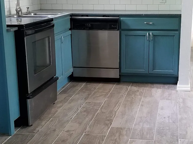 1428 Mallard Dr — Photo 3