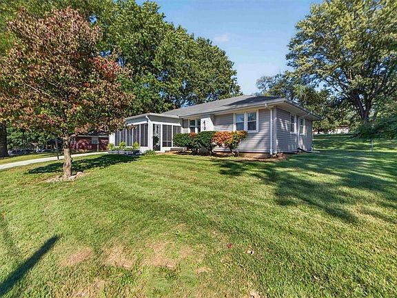 4th image of 419 Dickinson Rd