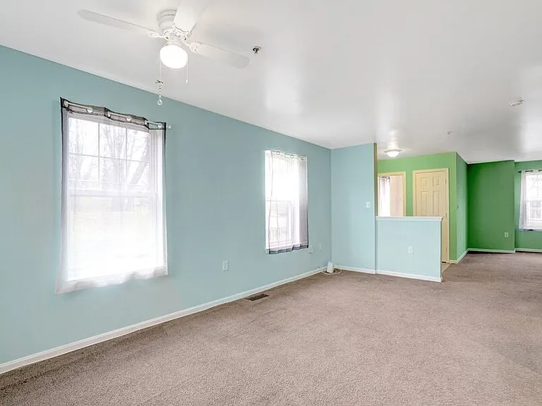 1121 Varney St SE — Photo 12