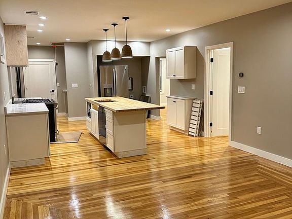 3rd image of 10 Hillside Ave #1