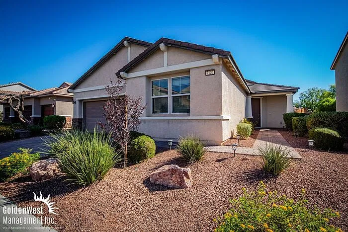 4 bed, 2.5 bath, 2411 sqft, $2,600 — Photo 1