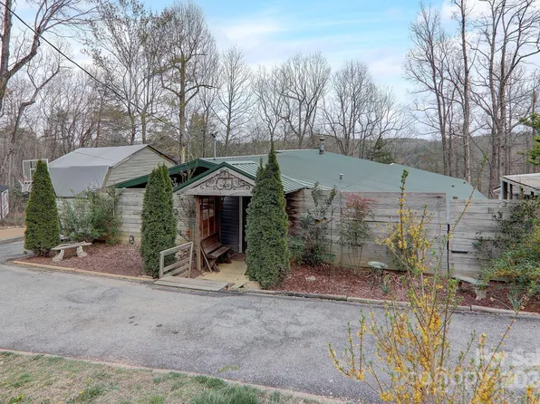 175 McMillan Dr, Hendersonville, NC 28792