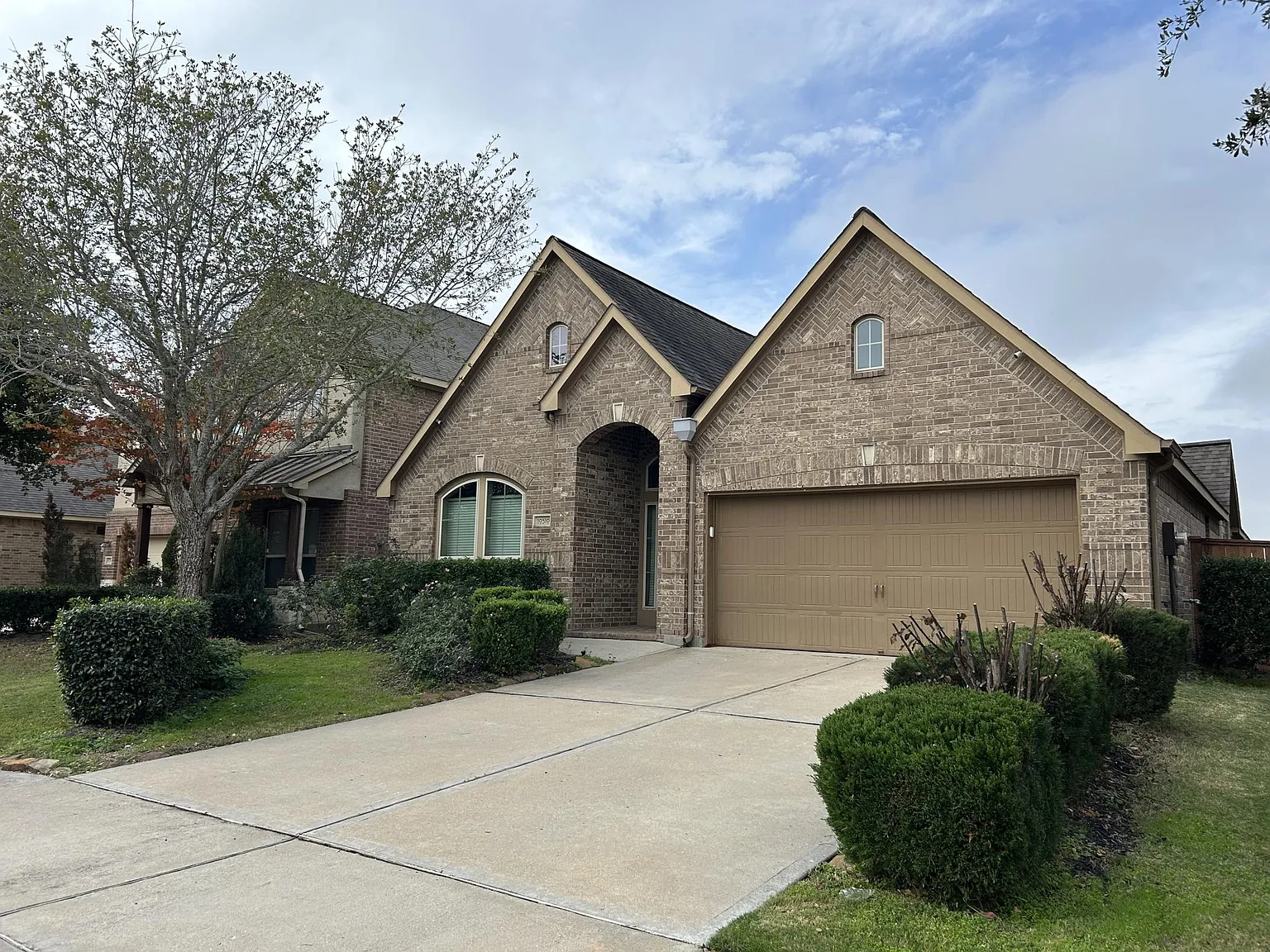 4 bed, 2542 sqft, $3,000 — Photo 4